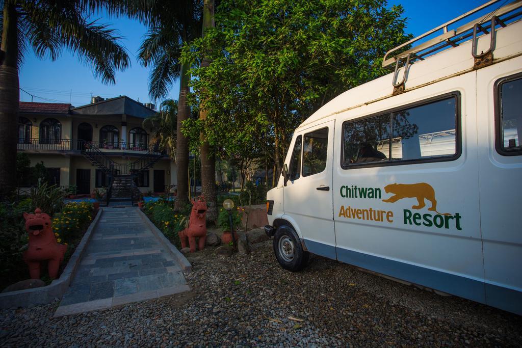 Chitwan Adventure Resort Sauraha Bagian luar foto