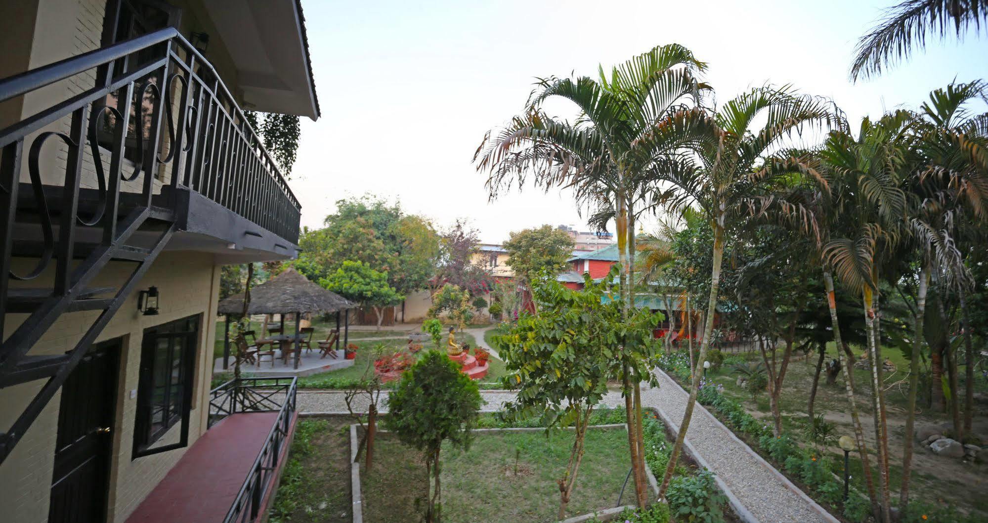 Chitwan Adventure Resort Sauraha Bagian luar foto